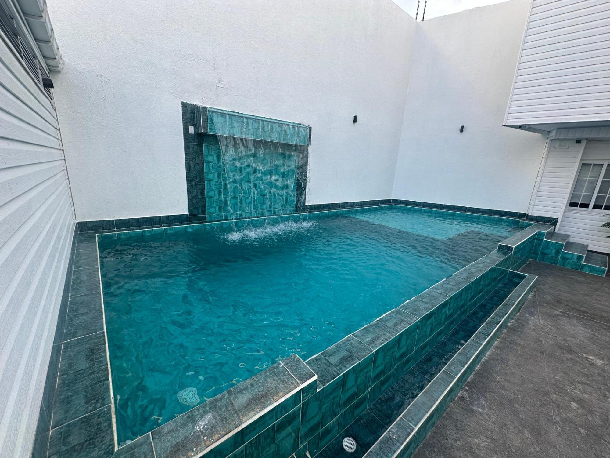 Oasis Hotel 3*